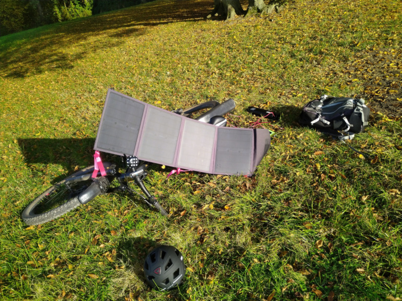 E_Bike_tankt_Sonne_auf_Katherinenlinde_von_vorne_2